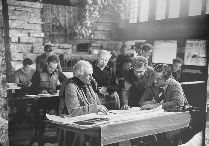 Frank Lloyd Wright Teaching (1937)