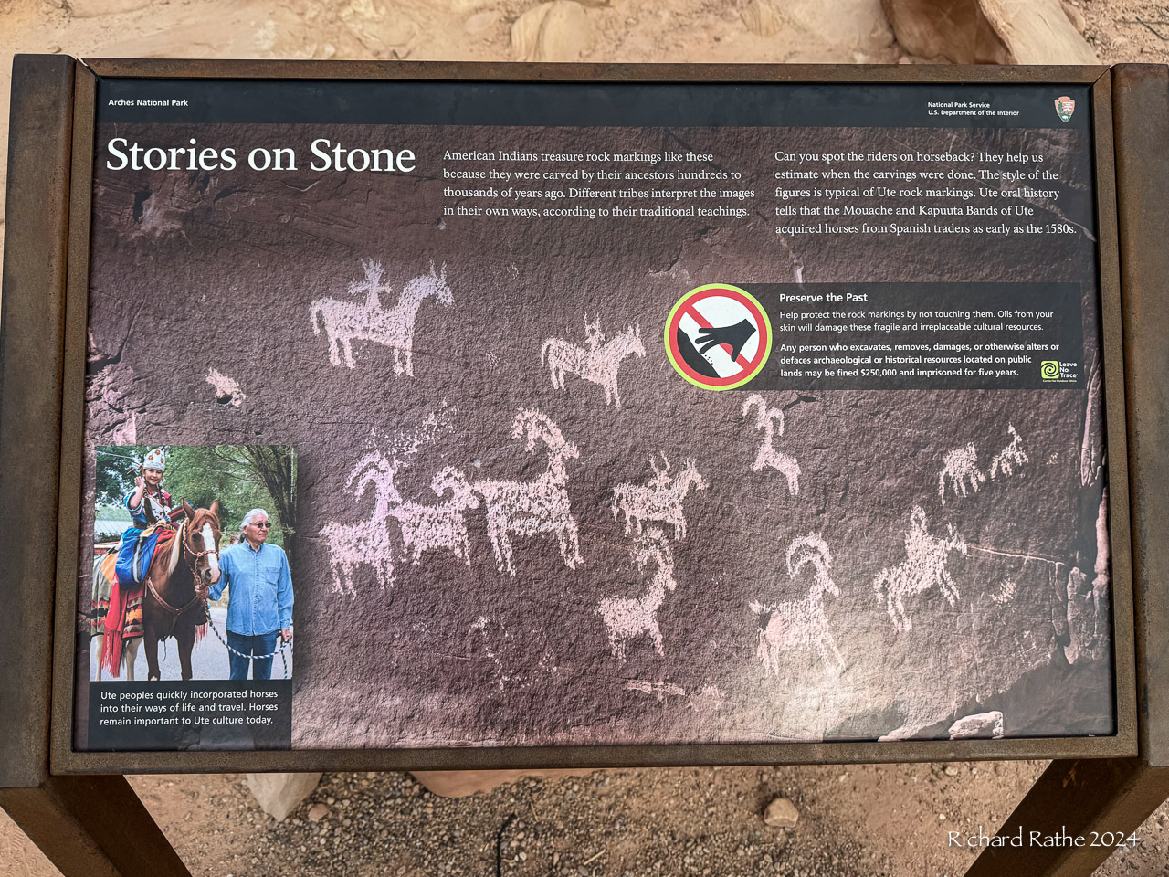 Rockart 03 Arches Sign